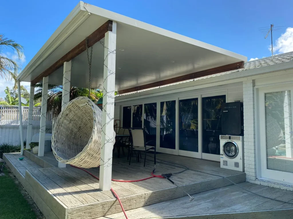 Our house washing service provides low-pressure soft wash methods to clean organic and non-organic stains from Gold Coast and Brisbane.